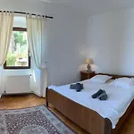 Mirna - What Is What Get Apartamento
