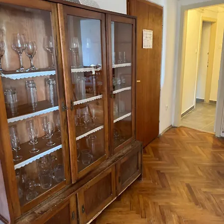 Mirna - What Is What Get Apartamento *
